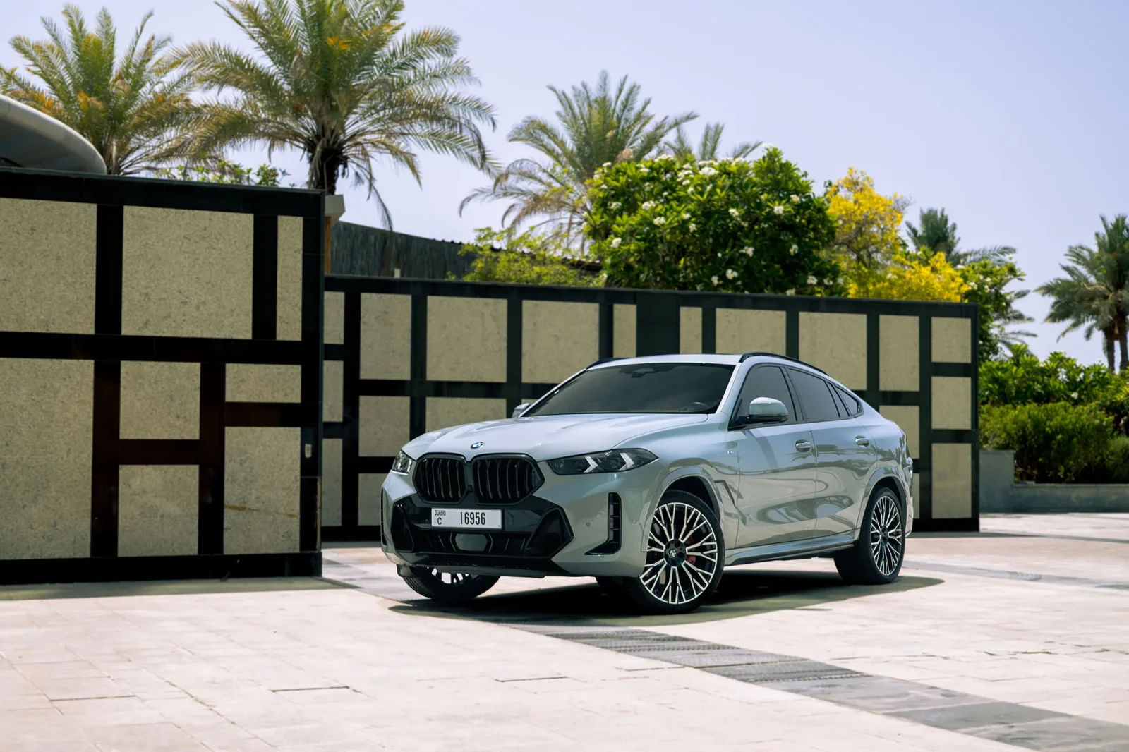 Alquiler BMW X6 40i Gris 2025 en Dubái - 2 