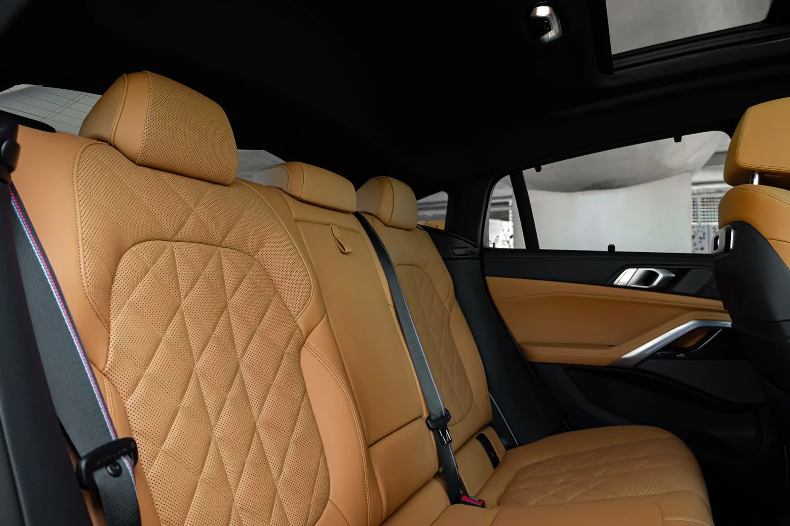Alquiler BMW X6 40i Gris 2025 en Dubái - 15 