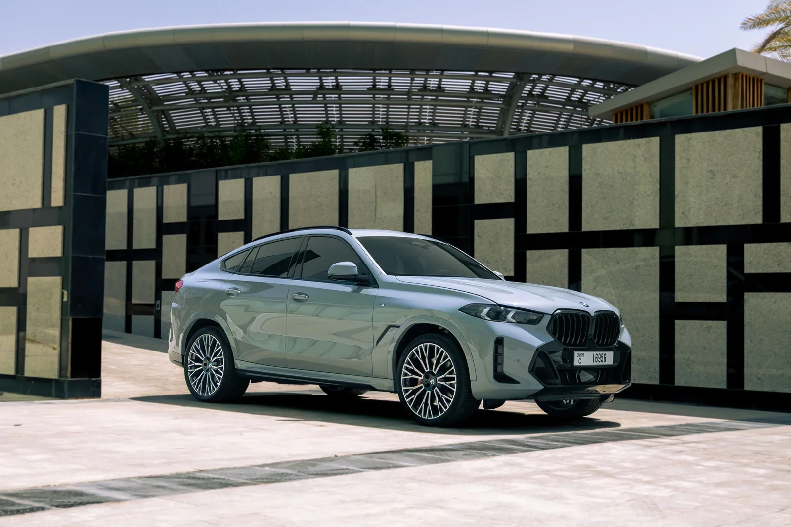 Alquiler BMW X6 40i Gris 2025 en Dubái - 9 