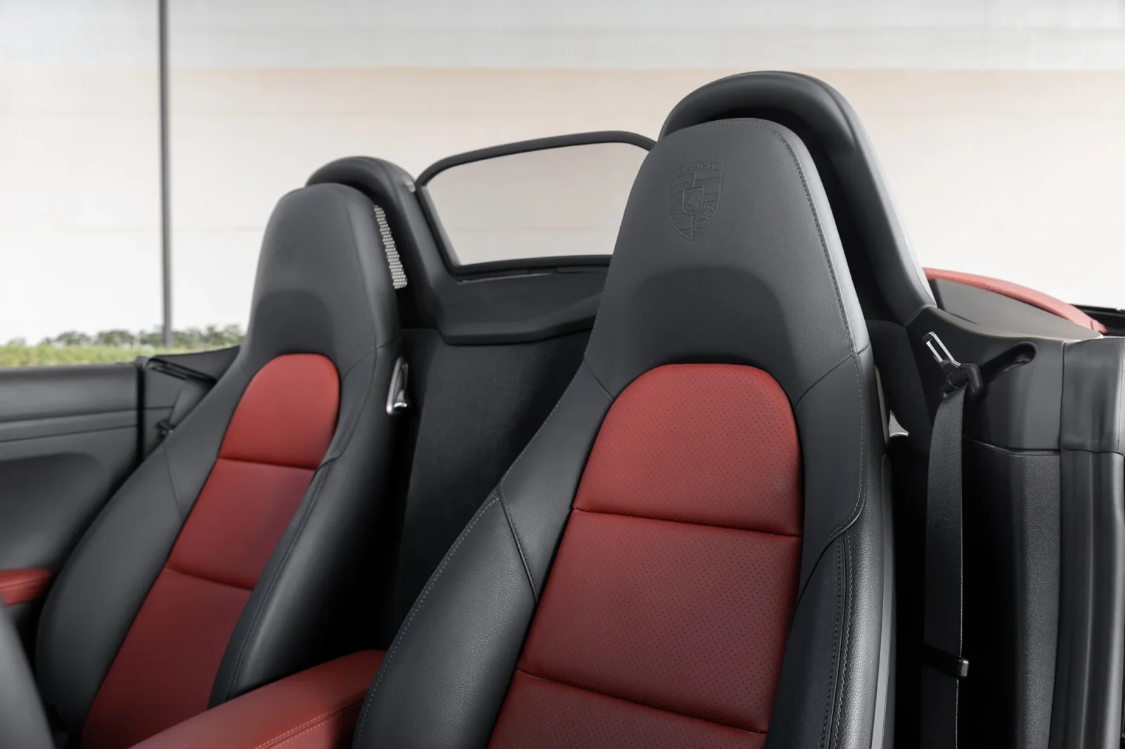 Kiralık Porsche Boxster  Siyah 2024 içinde Dubai - 3 