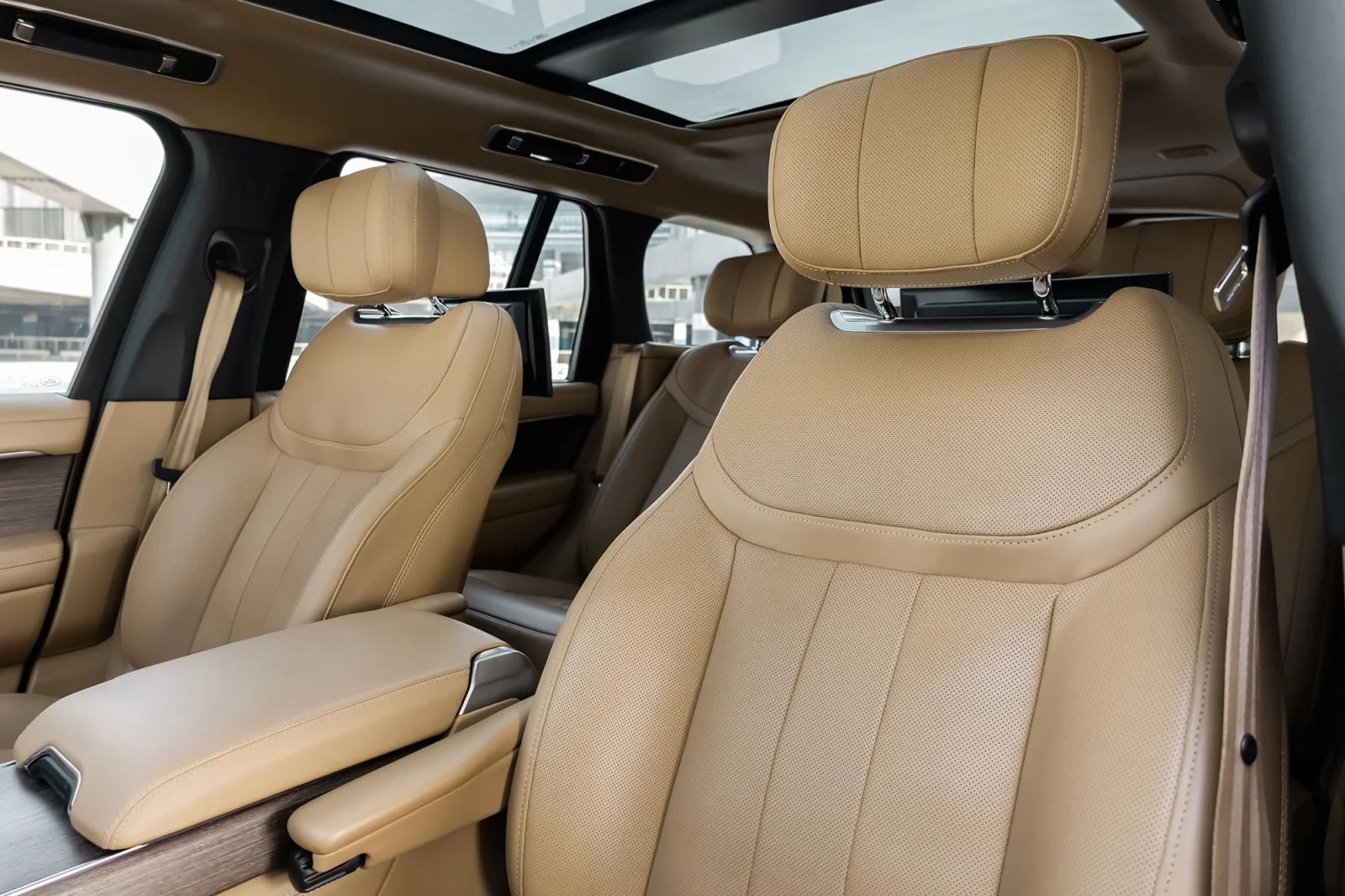 Alquiler Land Rover Range Rover Autobiography V8 Negro 2023 en Dubái