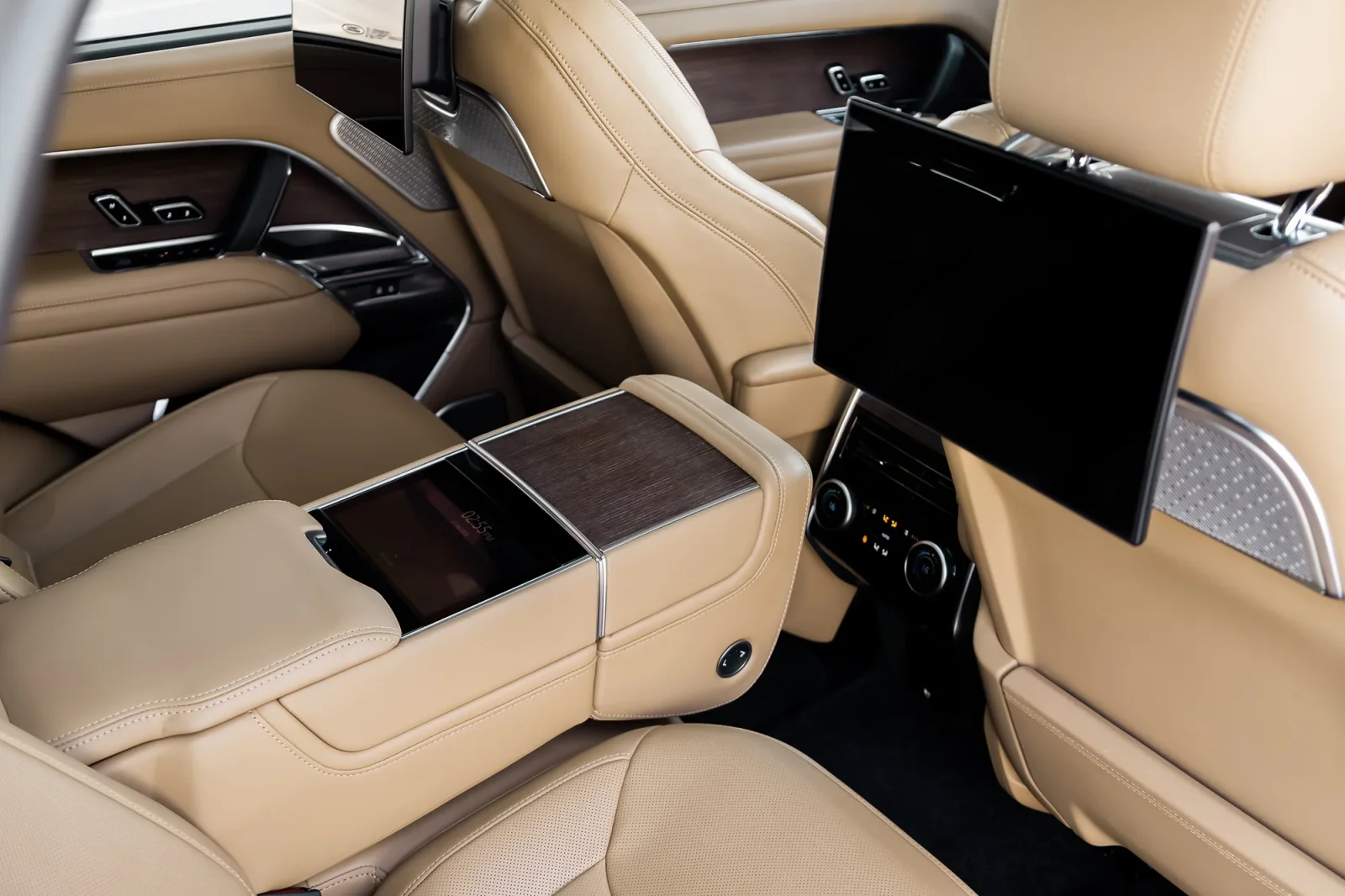 Alquiler Land Rover Range Rover Autobiography V8 Negro 2023 en Dubái