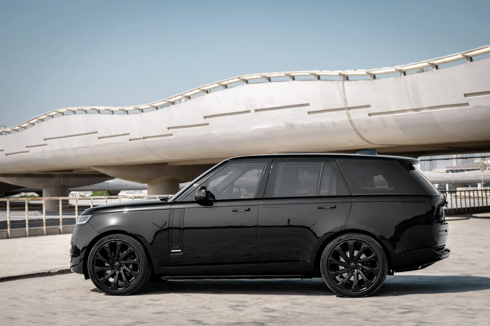 Alquiler Land Rover Range Rover Autobiography V8 Negro 2023 en Dubái