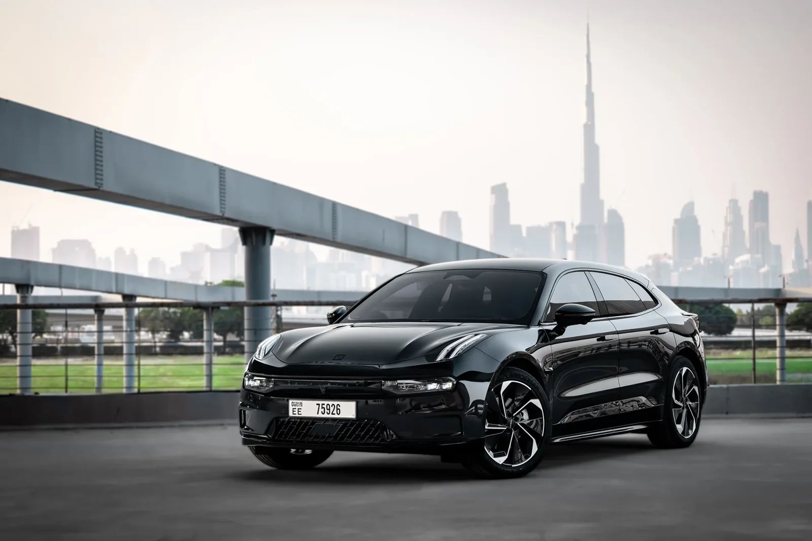 Kiralık Zeekr 1  Siyah 2025 içinde Dubai