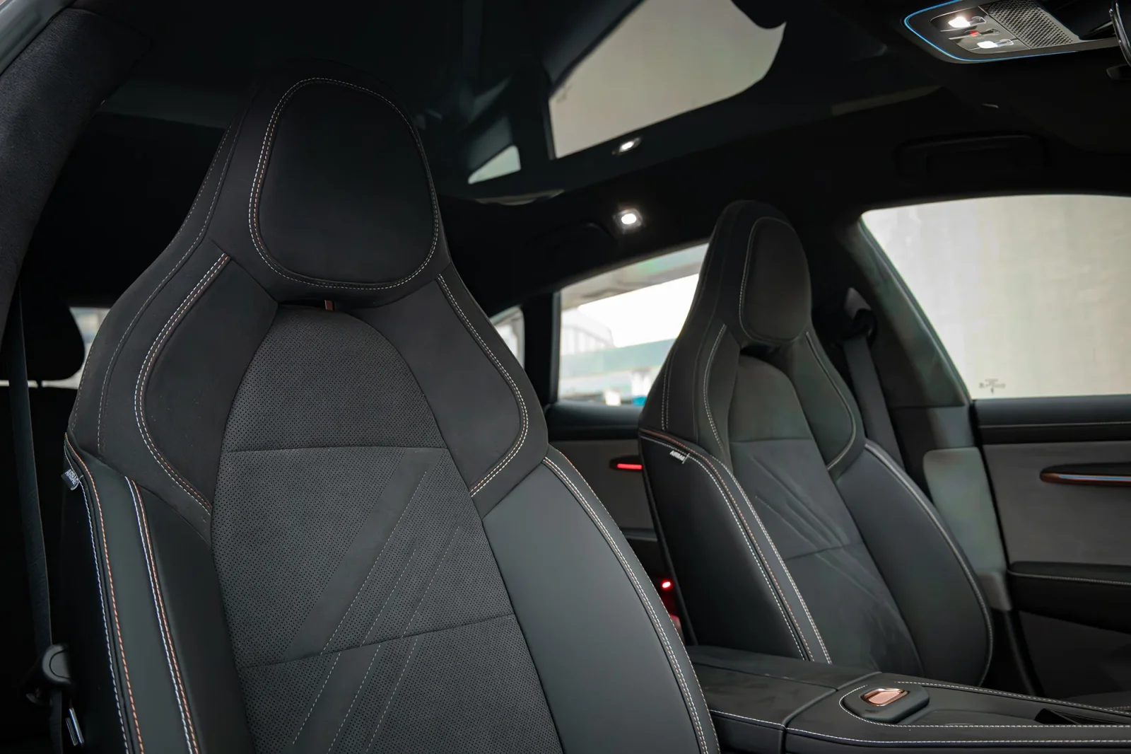 Alquiler Zeekr 1  Negro 2025 en Dubái - 6 