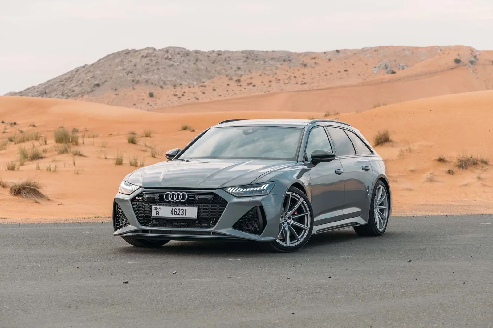 Miete Audi RS6  Grau 2023 in der Dubai