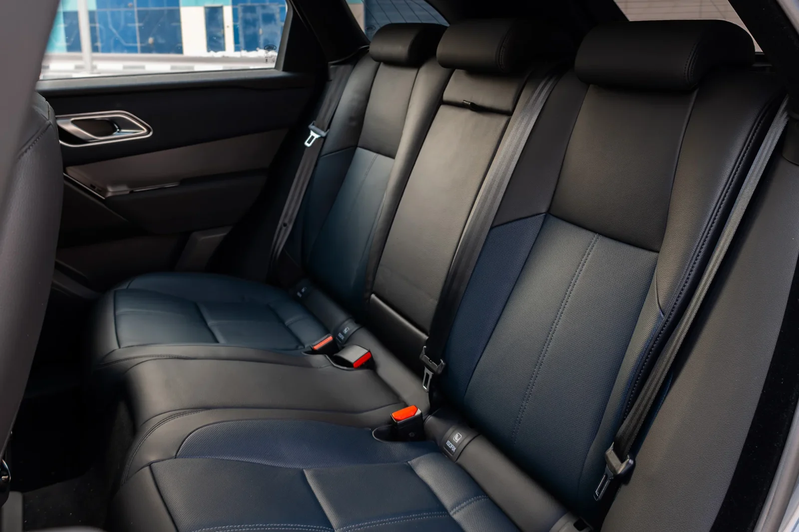 Alquiler Land Rover Range Rover Velar  Azul 2024 en Dubái - 8 