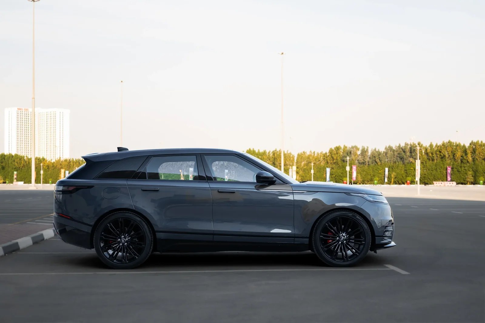Alquiler Land Rover Range Rover Velar  Azul 2024 en Dubái - 10 