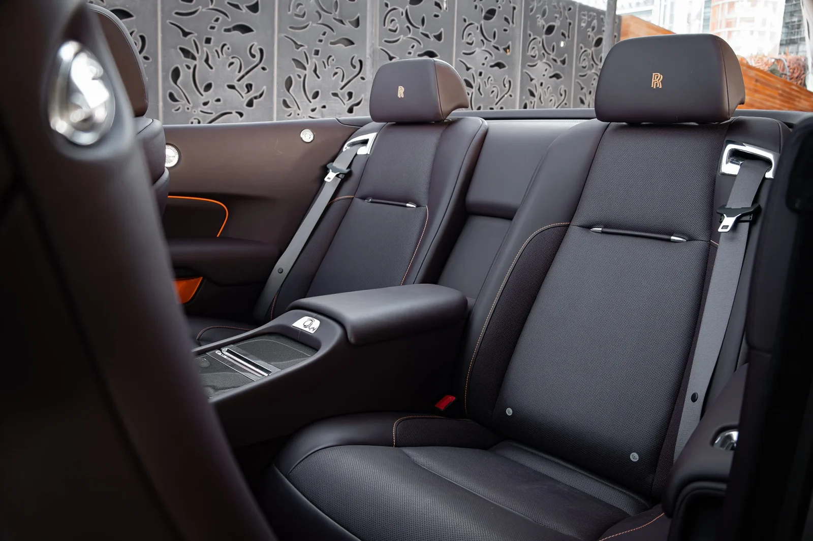 Kiralık Rolls-Royce Dawn  Gri 2022 içinde Dubai - 6 