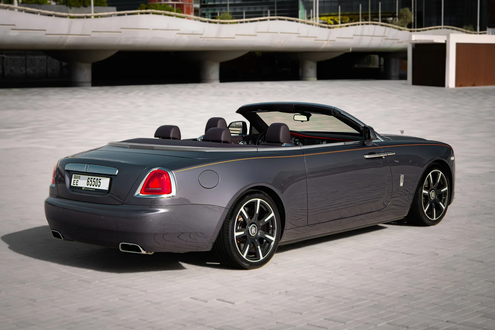 Kiralık Rolls-Royce Dawn  Gri 2022 içinde Dubai - 12 