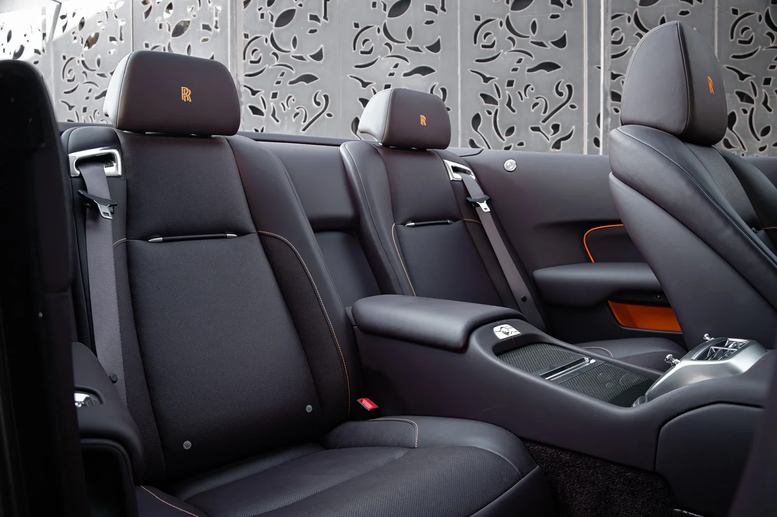 Kiralık Rolls-Royce Dawn  Gri 2022 içinde Dubai - 4 