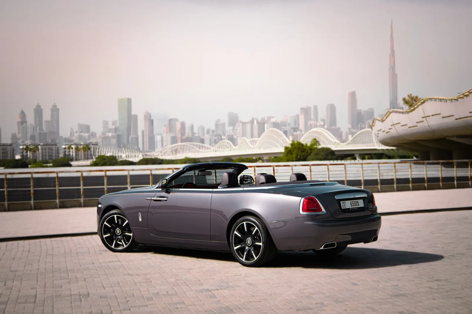 Kiralık Rolls-Royce Dawn  Gri 2022 içinde Dubai - 9 