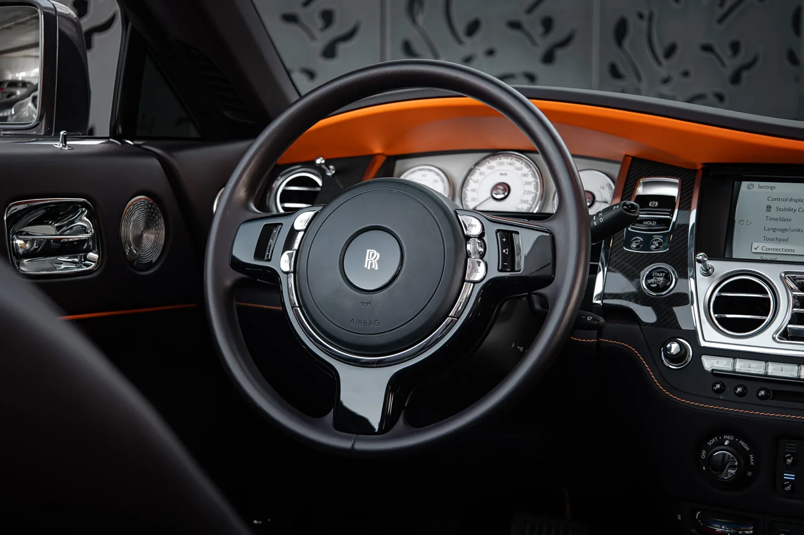 Kiralık Rolls-Royce Dawn  Gri 2022 içinde Dubai - 3 