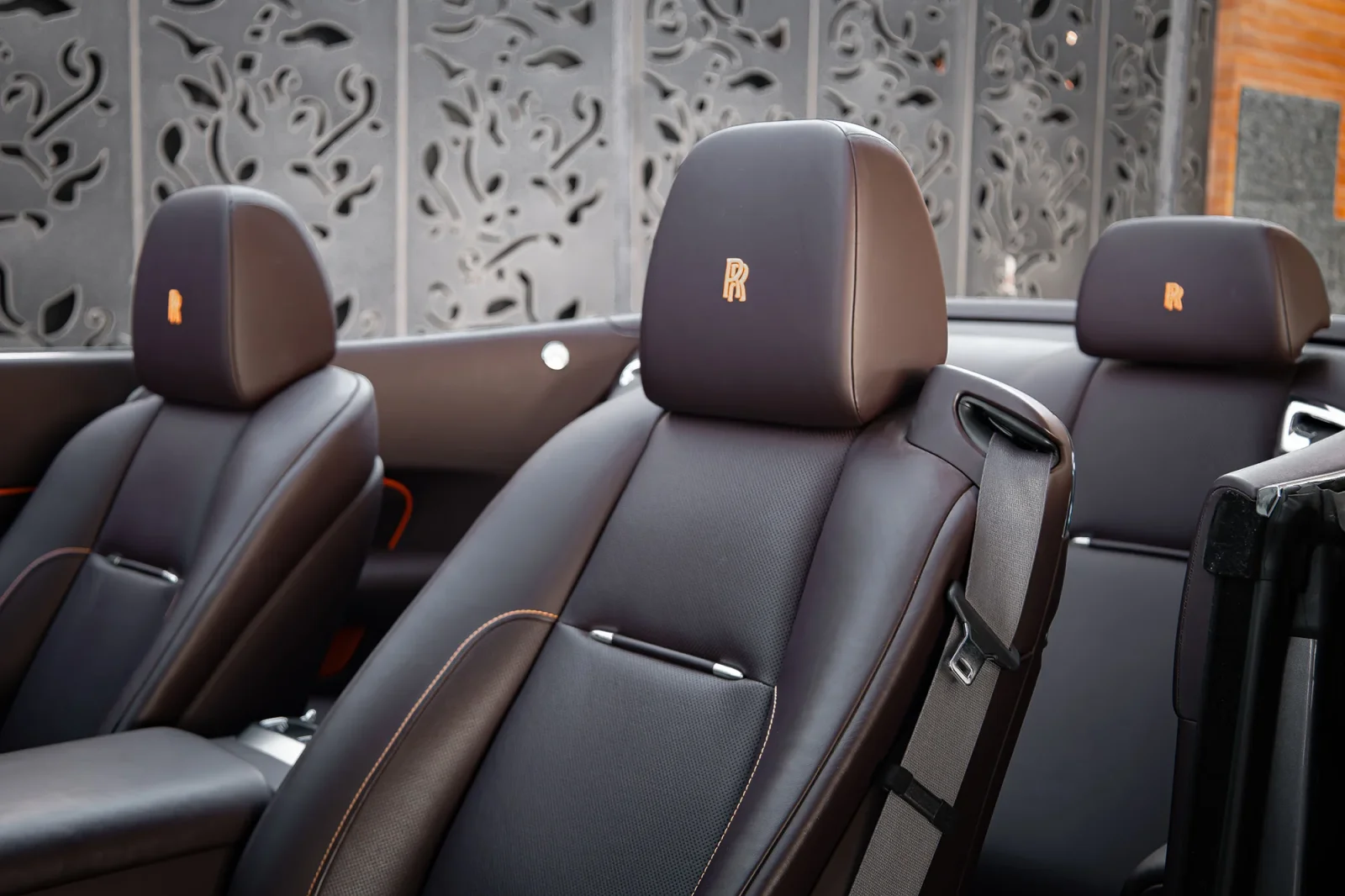 Kiralık Rolls-Royce Dawn  Gri 2022 içinde Dubai - 5 