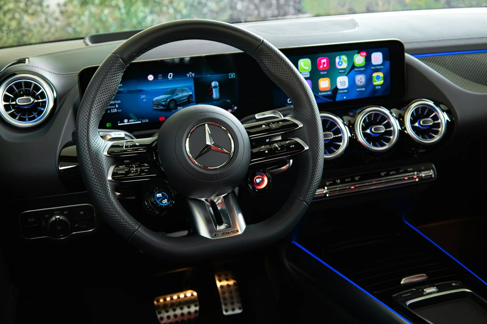 Alquiler Mercedes-Benz GLA-Class 35 AMG Gris 2025 en Dubái - 4 