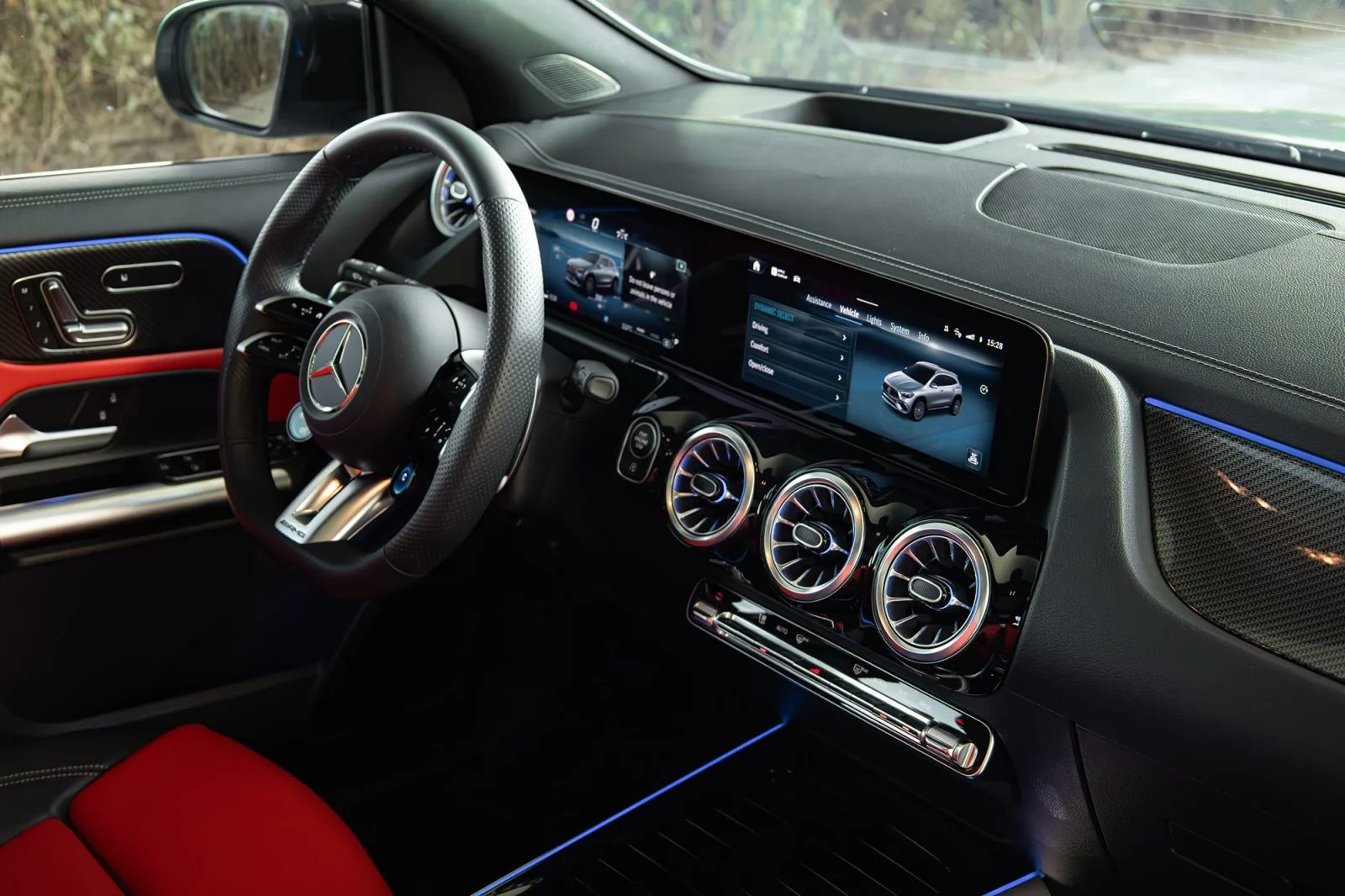 Alquiler Mercedes-Benz GLA-Class 35 AMG Gris 2025 en Dubái - 6 