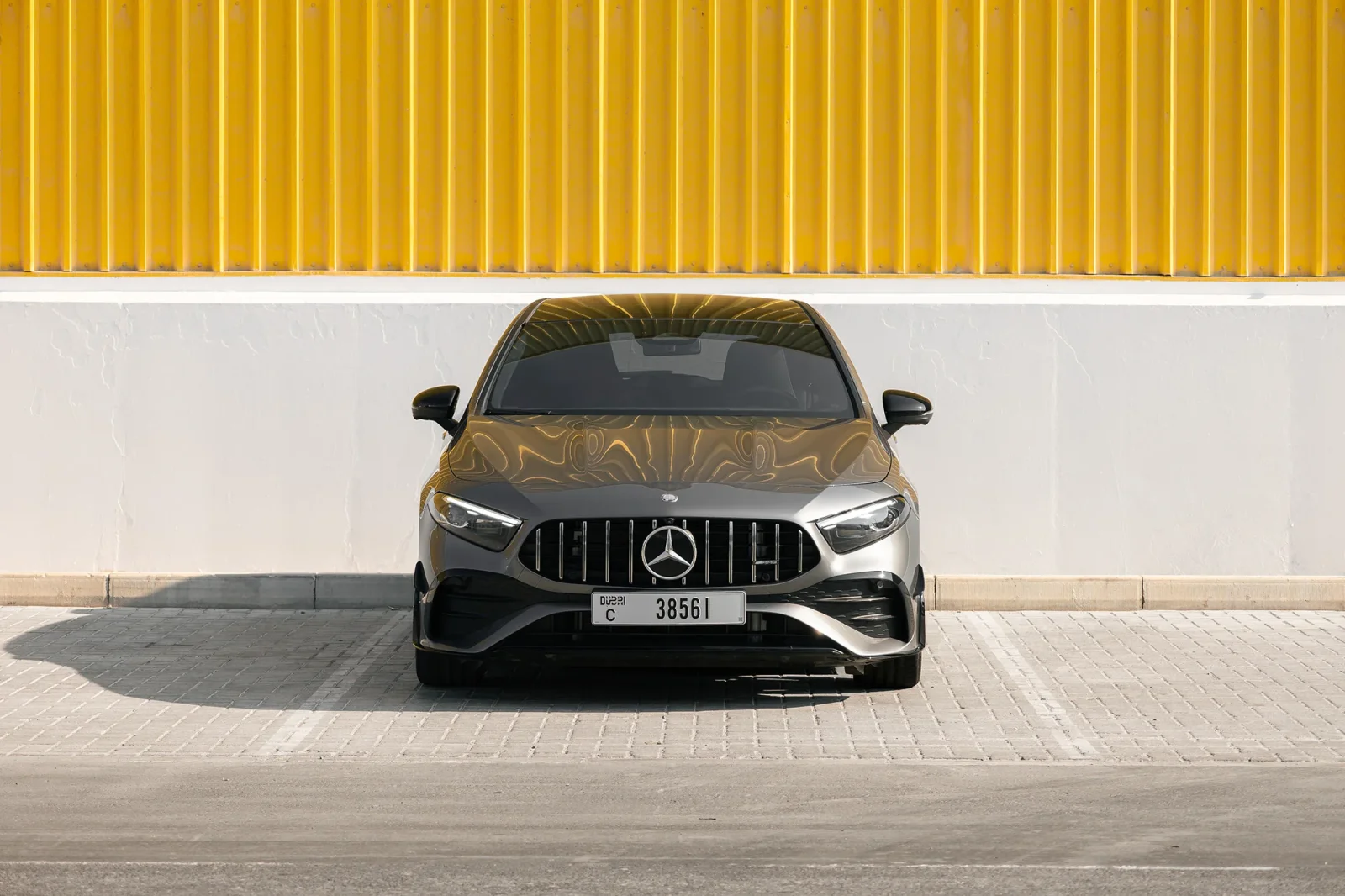 Loyer Mercedes-Benz A-Class 35 AMG Gris 2025 en Dubai - 14 
