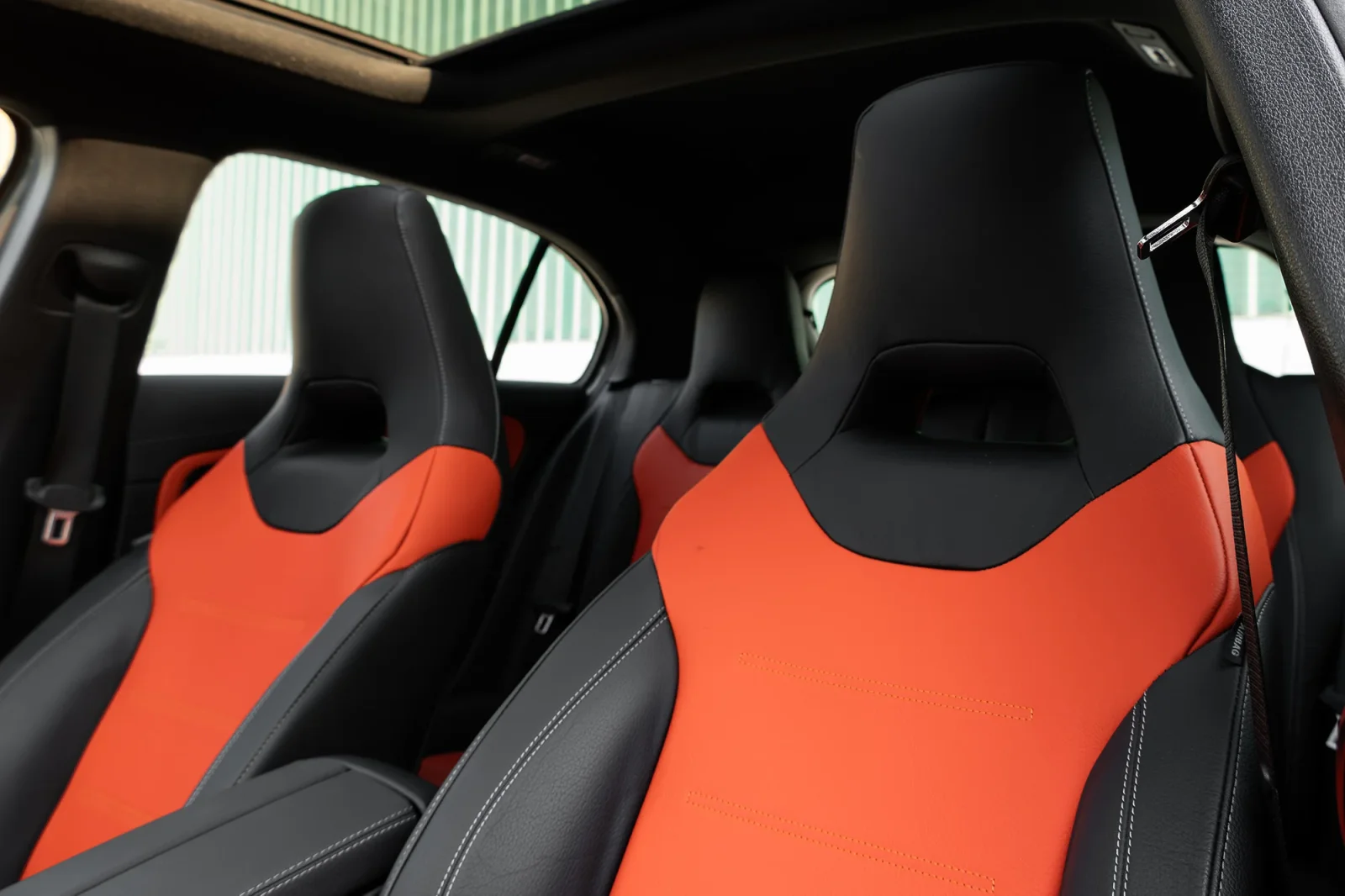 Loyer Mercedes-Benz A-Class 35 AMG Gris 2025 en Dubai - 5 