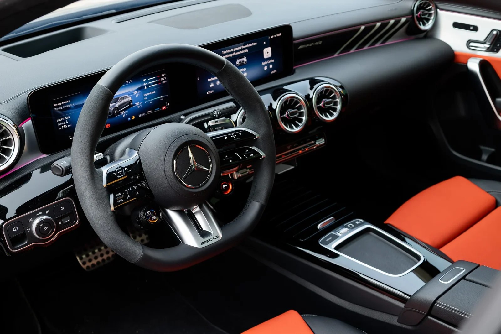 Loyer Mercedes-Benz A-Class 35 AMG Gris 2025 en Dubai - 3 