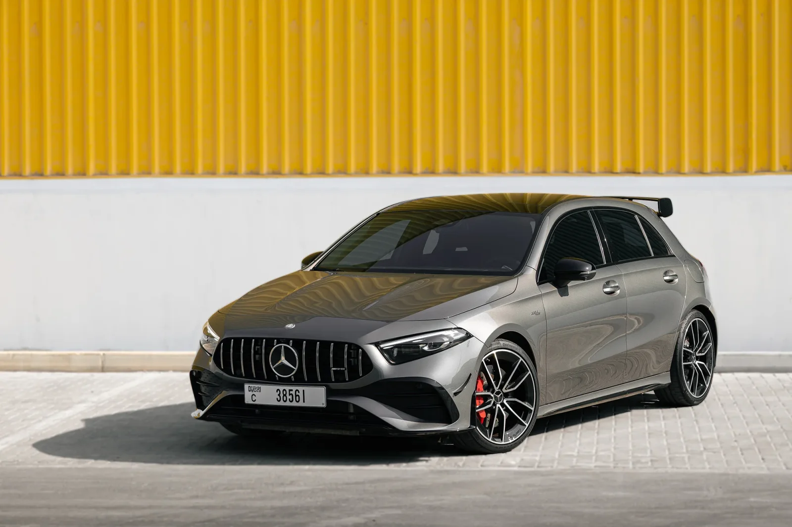 Loyer Mercedes-Benz A-Class 35 AMG Gris 2025 en Dubai