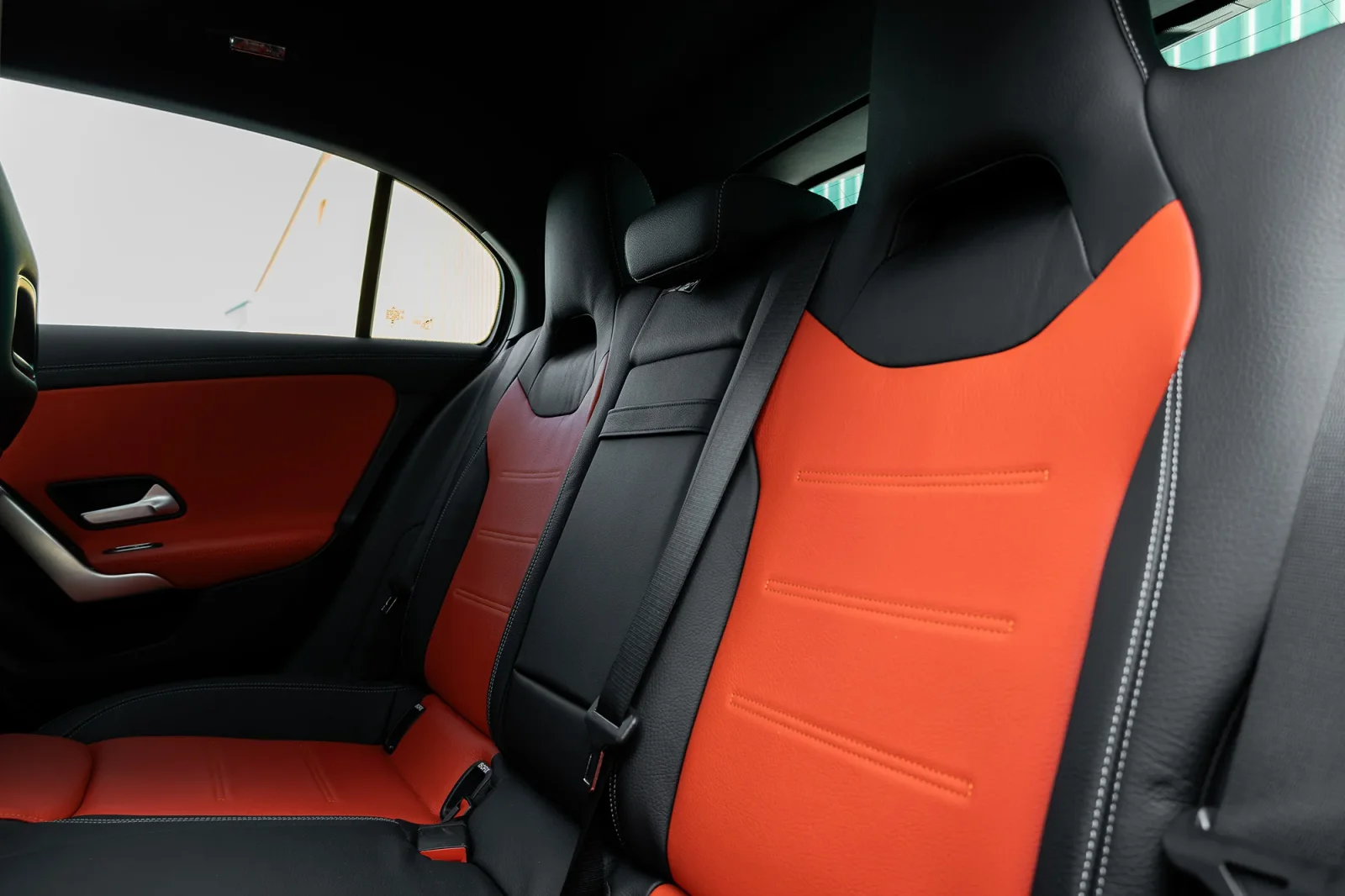 Loyer Mercedes-Benz A-Class 35 AMG Gris 2025 en Dubai - 7 