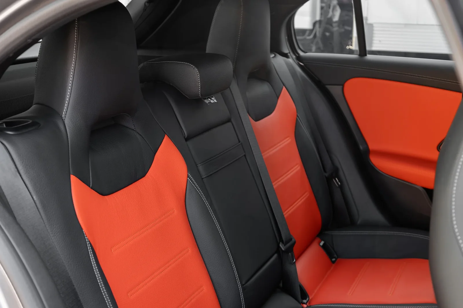 Loyer Mercedes-Benz A-Class 35 AMG Gris 2025 en Dubai - 8 