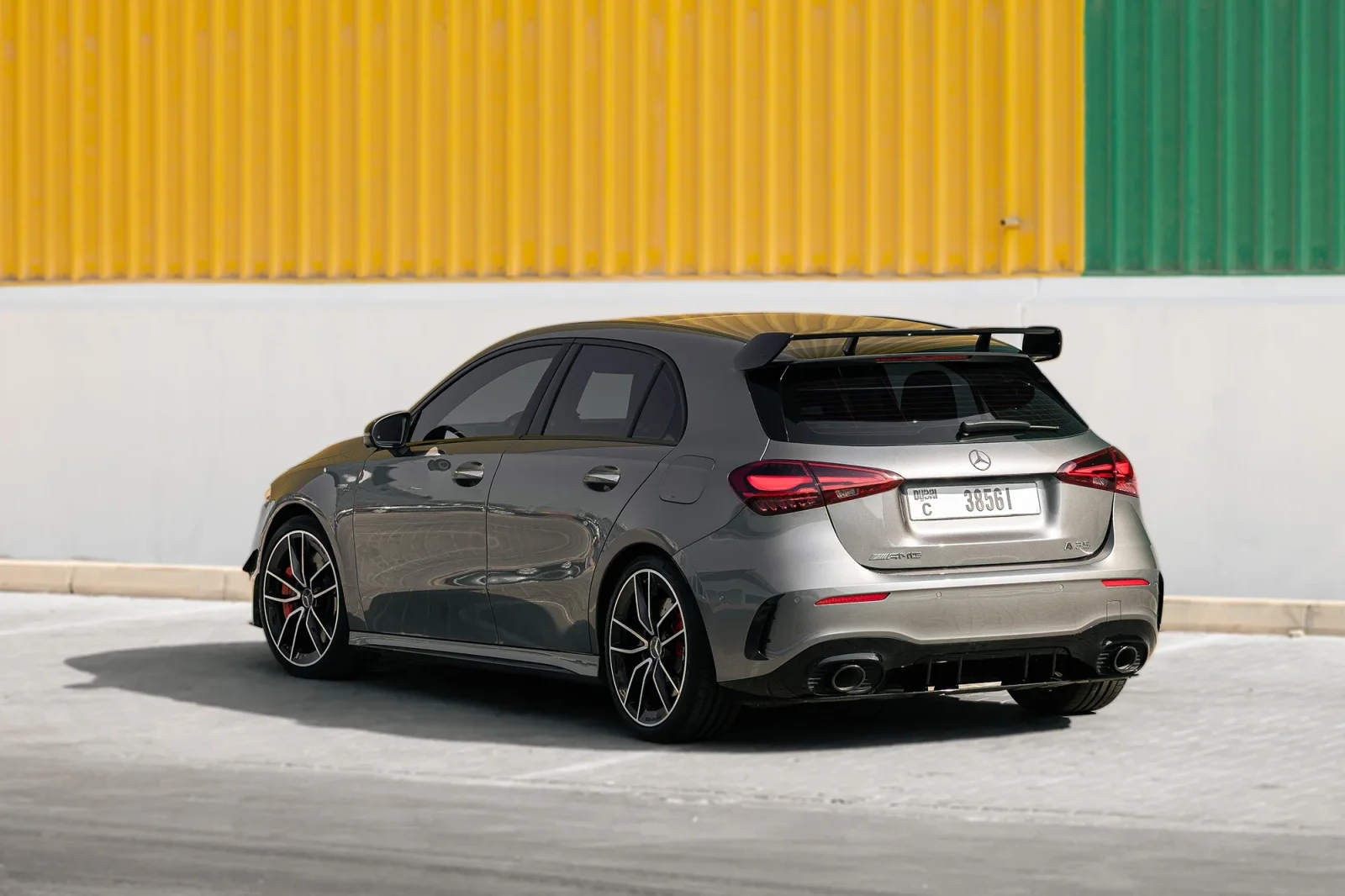 Loyer Mercedes-Benz A-Class 35 AMG Gris 2025 en Dubai - 10 