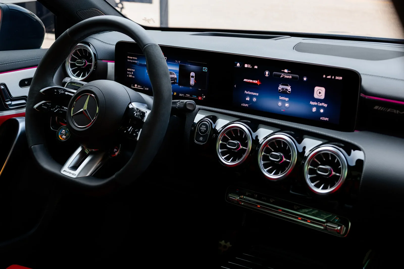 Loyer Mercedes-Benz A-Class 35 AMG Gris 2025 en Dubai - 6 