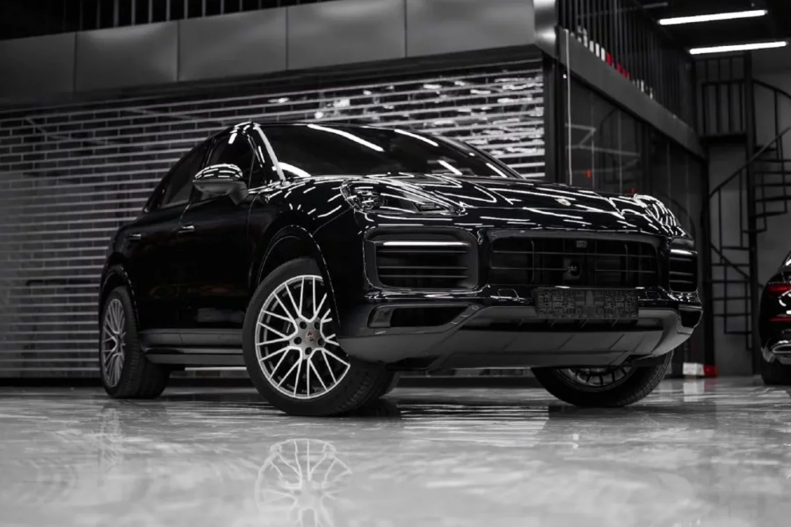 Loyer Porsche Cayenne  Noir 2023 en Dubai