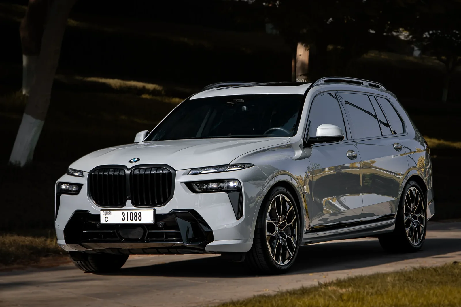 Аренда BMW X7 40i Серый 2025 в Дубае - 12 