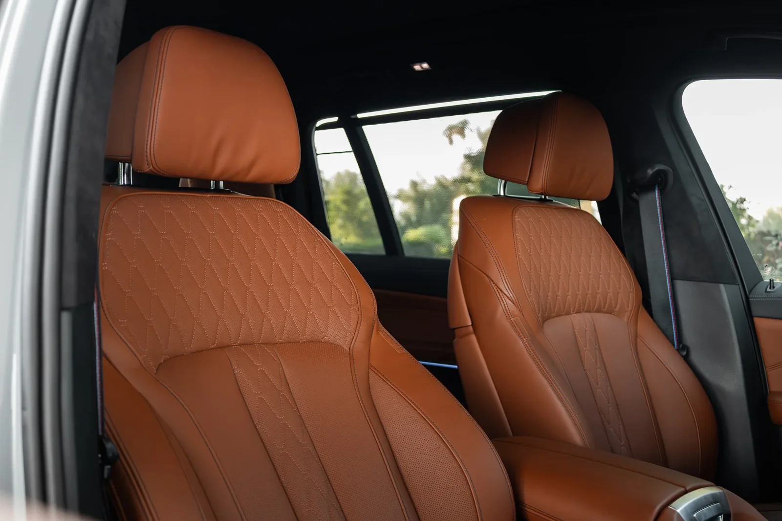 Аренда BMW X7 40i Серый 2025 в Дубае - 8 