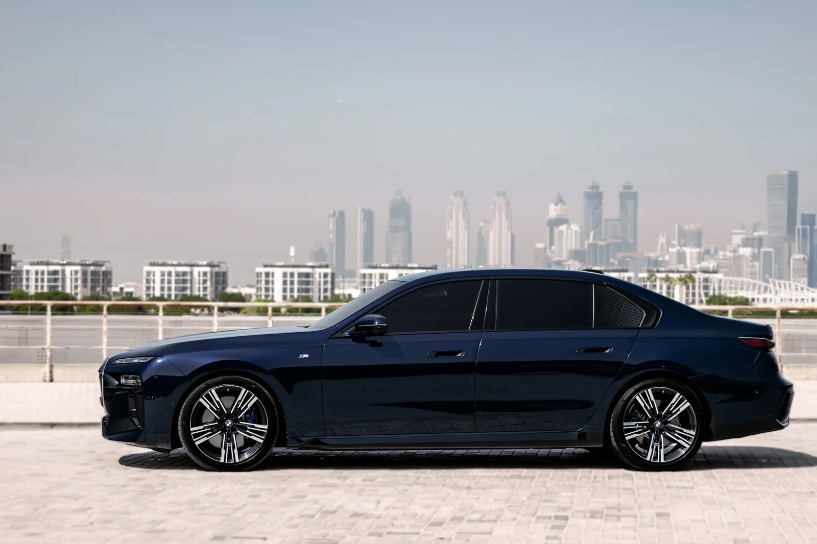 Loyer BMW 7-Series 740i Bleu 2023 en Dubai - 9 