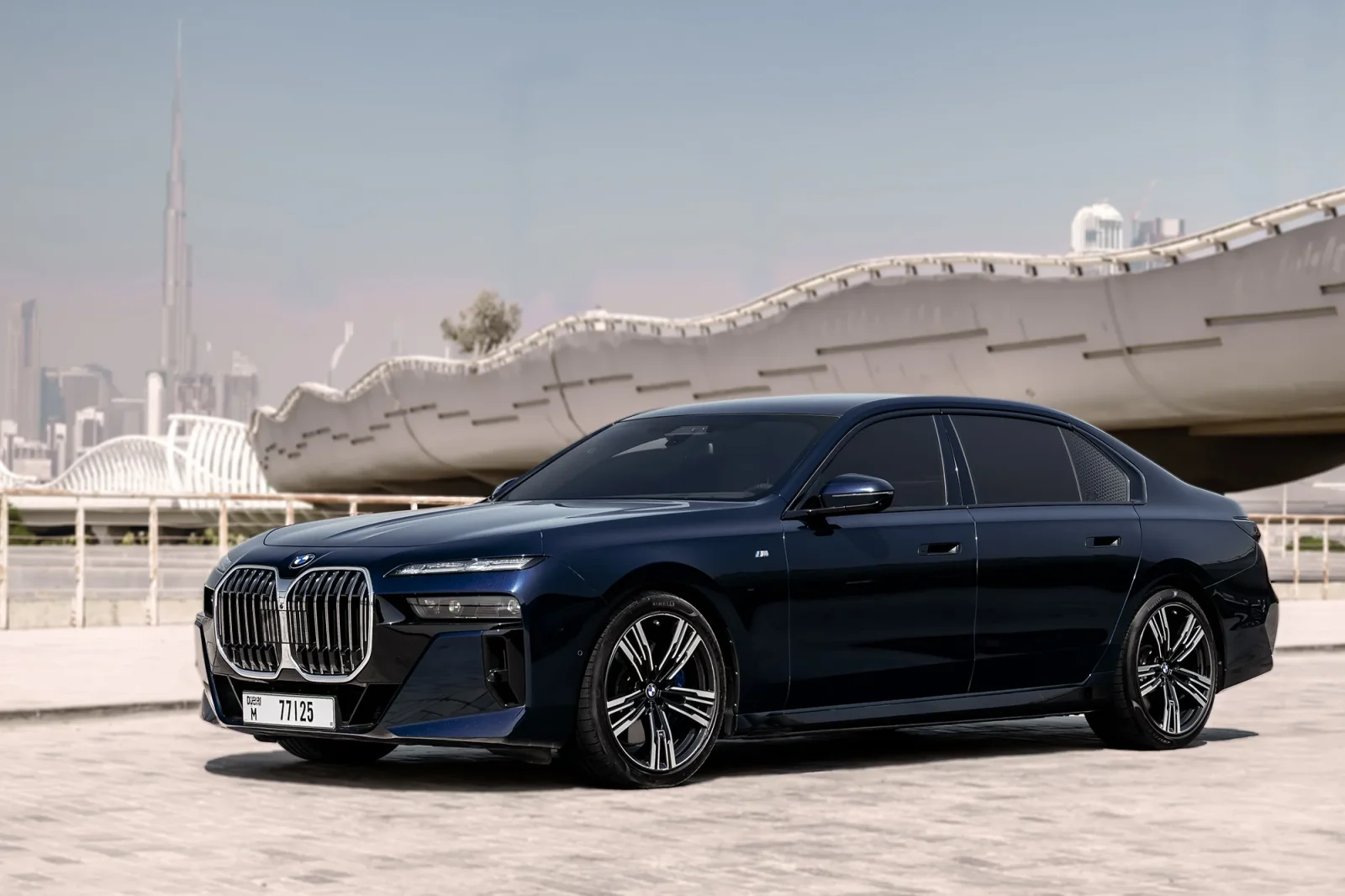 Loyer BMW 7-Series 740i Bleu 2023 en Dubai - 2 