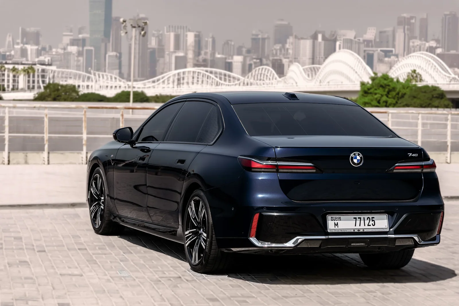 Loyer BMW 7-Series 740i Bleu 2023 en Dubai - 13 