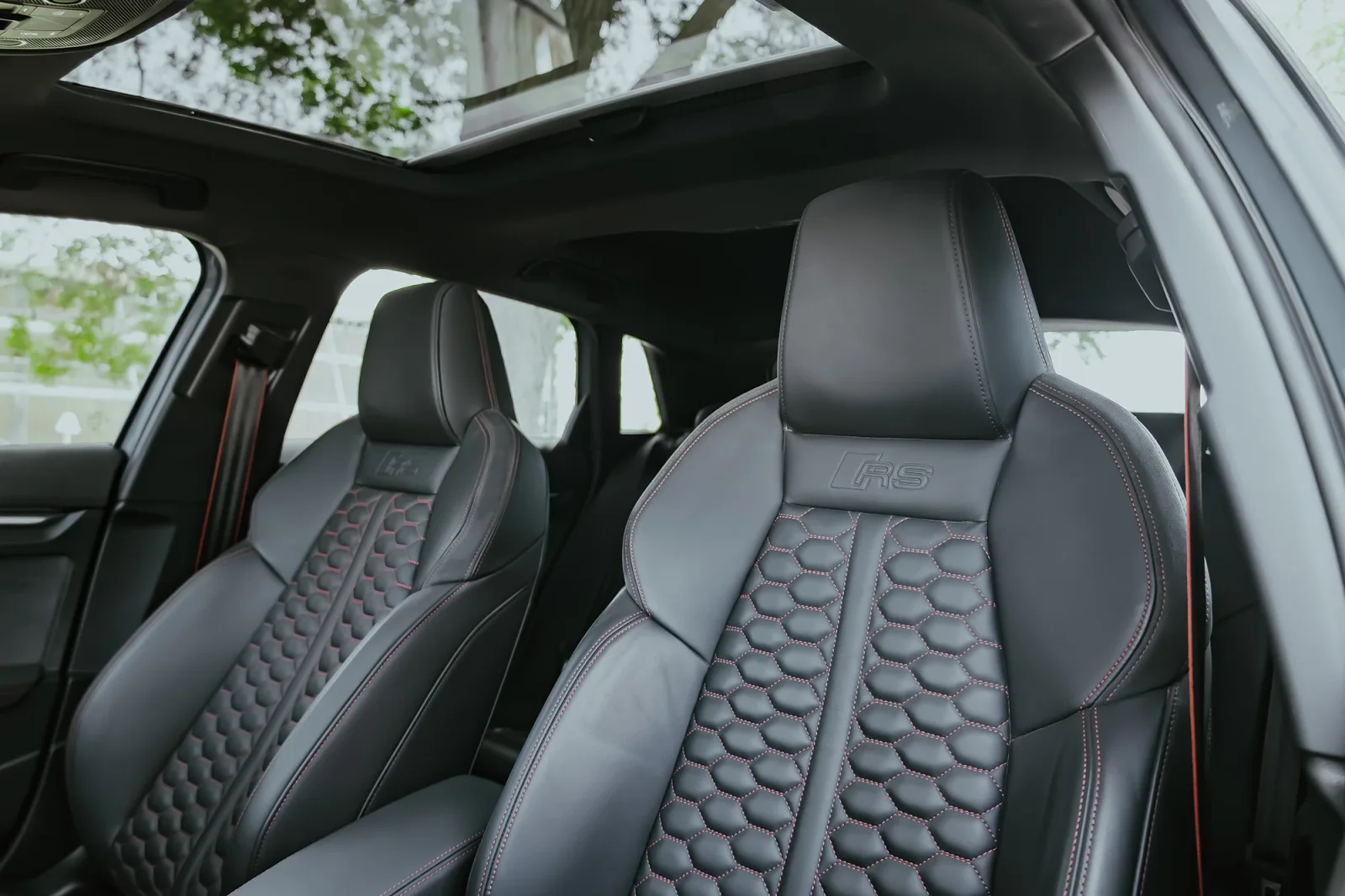 Kiralık Audi RS3  Gri 2024 içinde Dubai - 4 