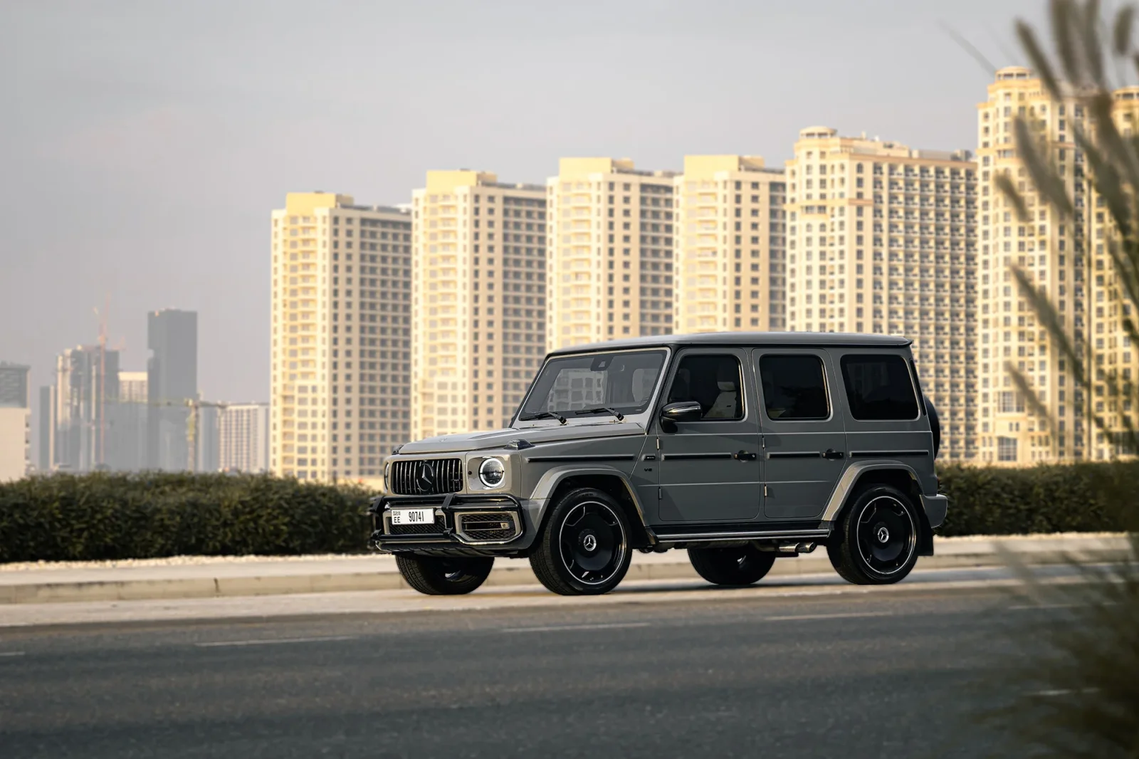 Huren Mercedes-Benz G-Class G63 AMG Grijs 2023 in Dubai