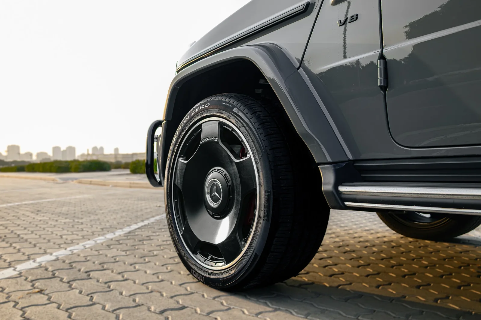 Kiralık Mercedes-Benz G-Class G63 AMG Gri 2023 içinde Dubai - 13 