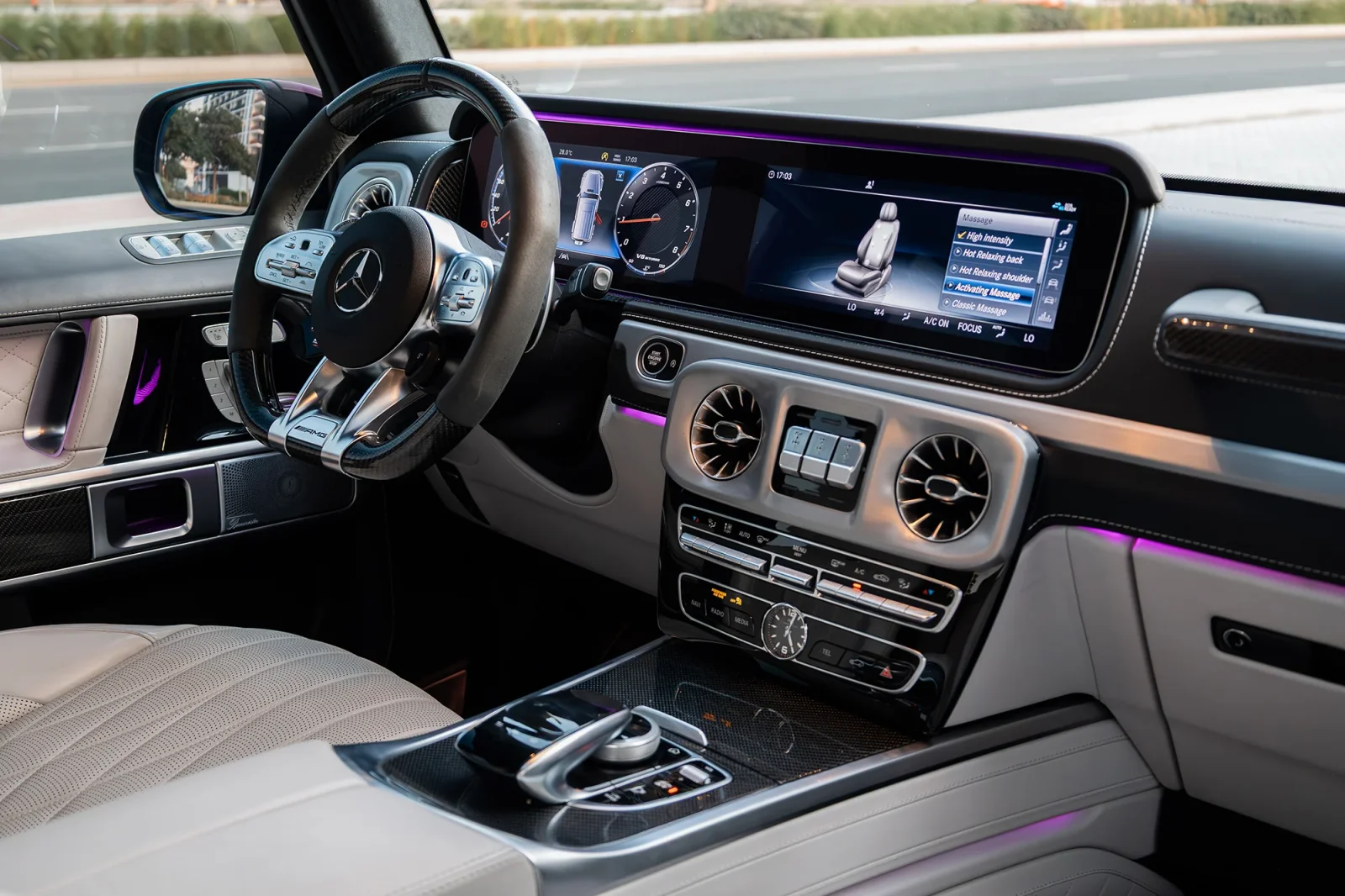 Huren Mercedes-Benz G-Class G63 AMG Grijs 2023 in Dubai - 3 