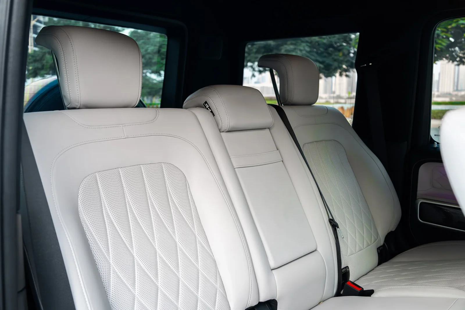 Kiralık Mercedes-Benz G-Class G63 AMG Gri 2023 içinde Dubai - 12 