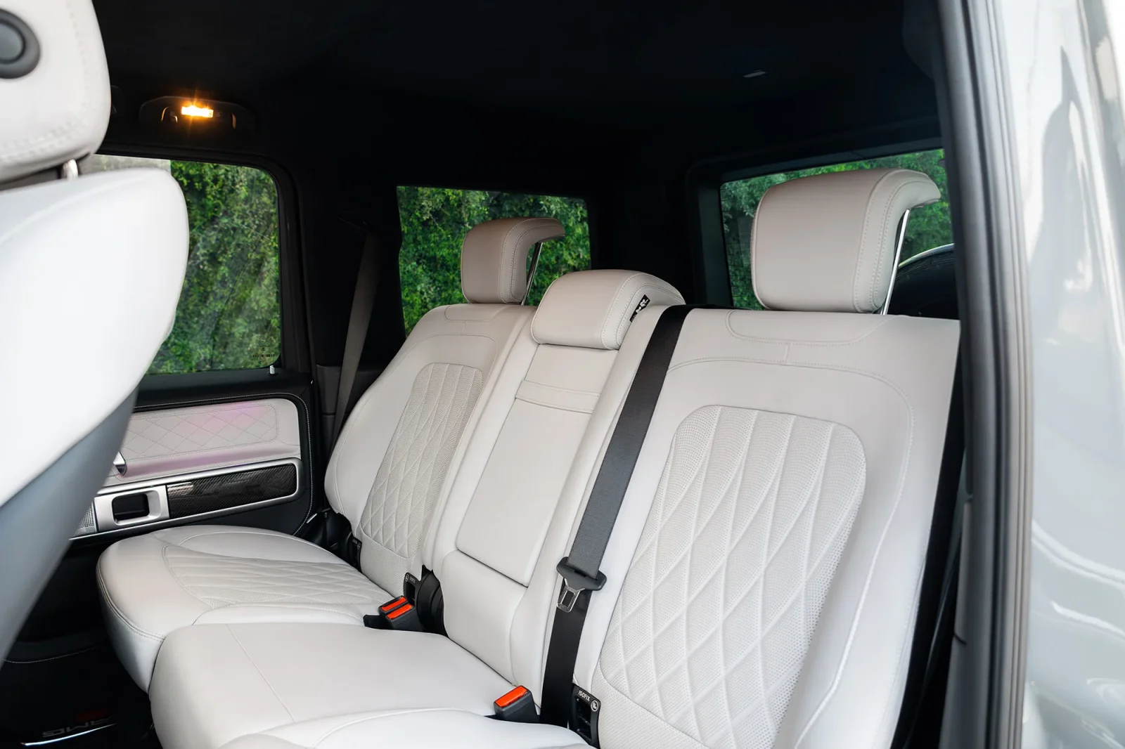 Kiralık Mercedes-Benz G-Class G63 AMG Gri 2023 içinde Dubai - 7 