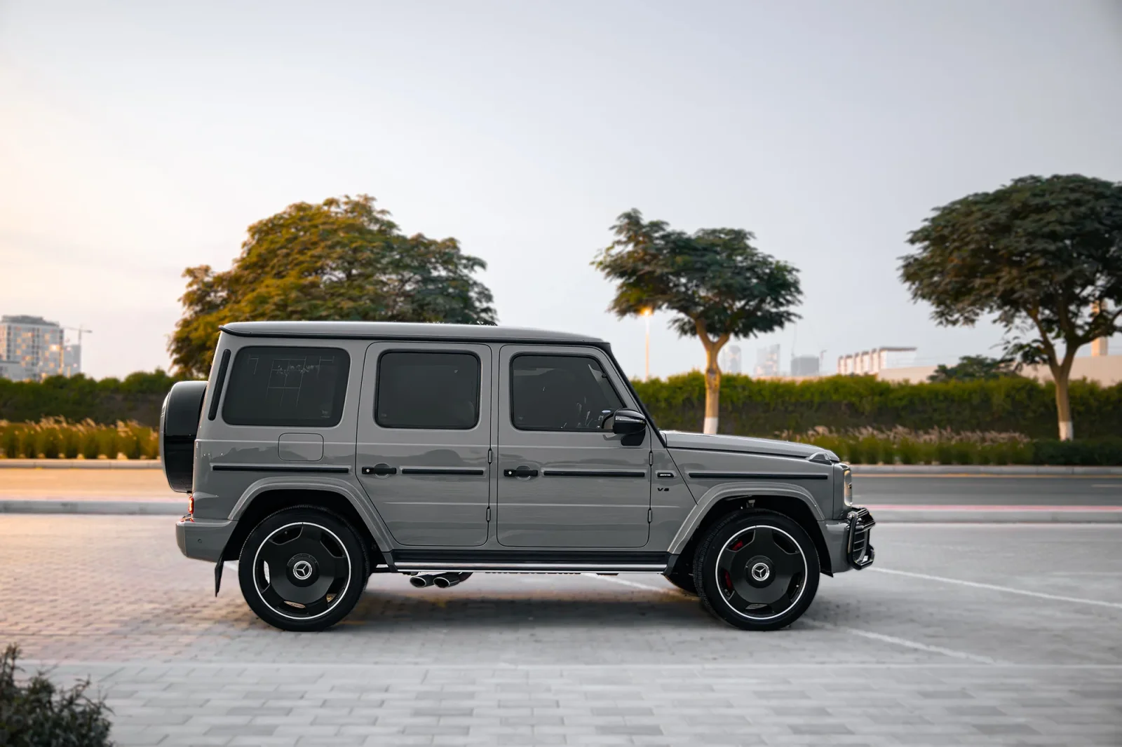 Kiralık Mercedes-Benz G-Class G63 AMG Gri 2023 içinde Dubai - 10 