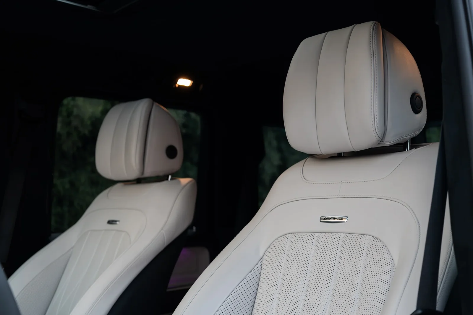 Huren Mercedes-Benz G-Class G63 AMG Grijs 2023 in Dubai - 2 