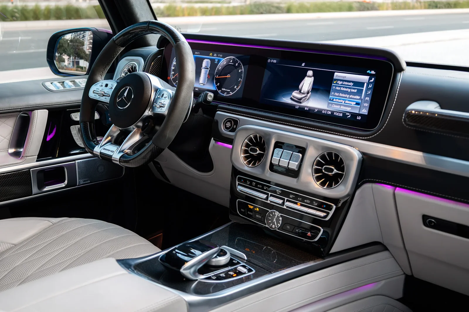 Kiralık Mercedes-Benz G-Class G63 AMG Gri 2023 içinde Dubai - 3 