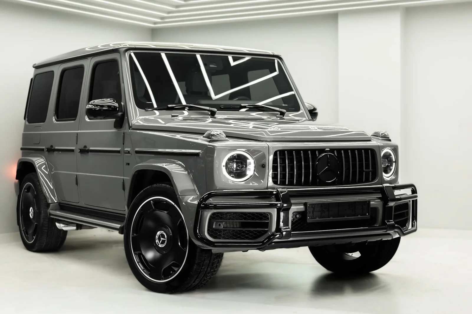 Huren Mercedes-Benz G-Class G63 AMG Grijs 2023 in Dubai