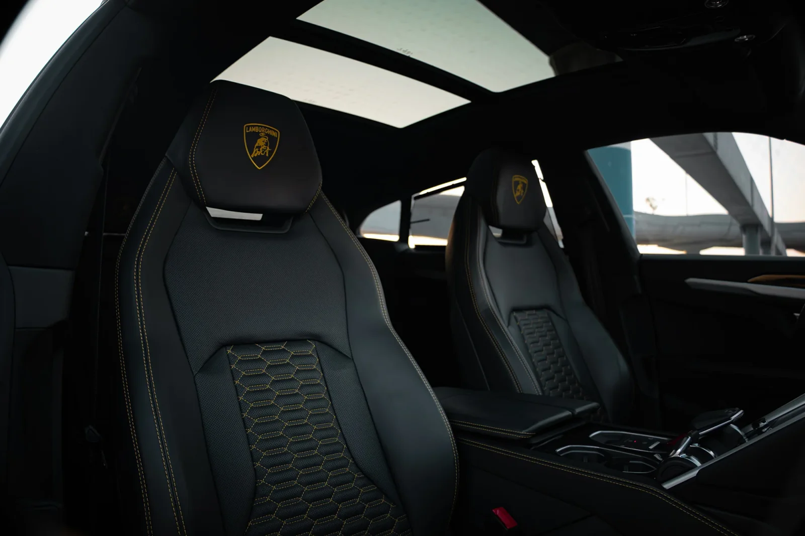 Аренда Lamborghini Urus  Черный 2022 в Дубае - 7 