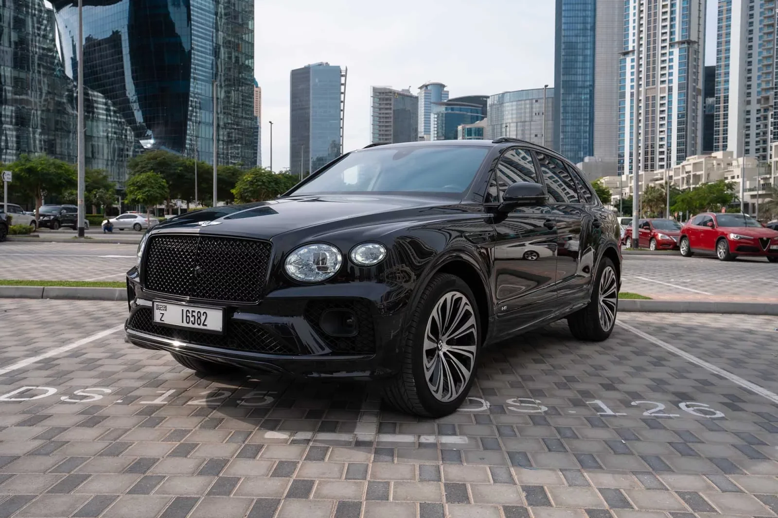 Alquiler Bentley Bentayga  Negro 2022 en Dubái