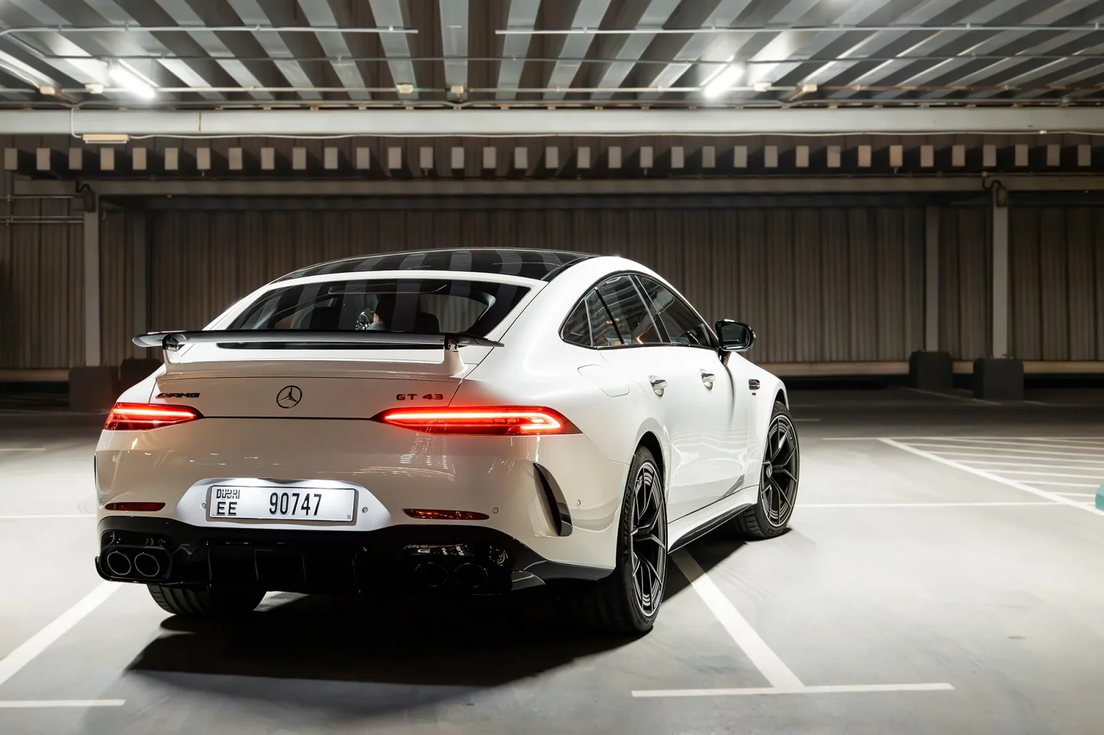 Miete Mercedes-Benz AMG GT 43 Weiß 2023 in der Dubai - 14 