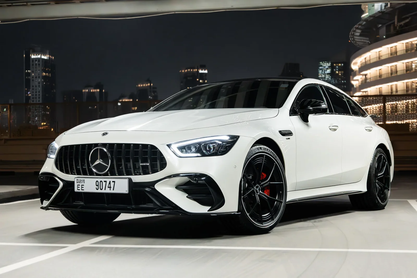 Miete Mercedes-Benz AMG GT 43 Weiß 2023 in der Dubai - 13 