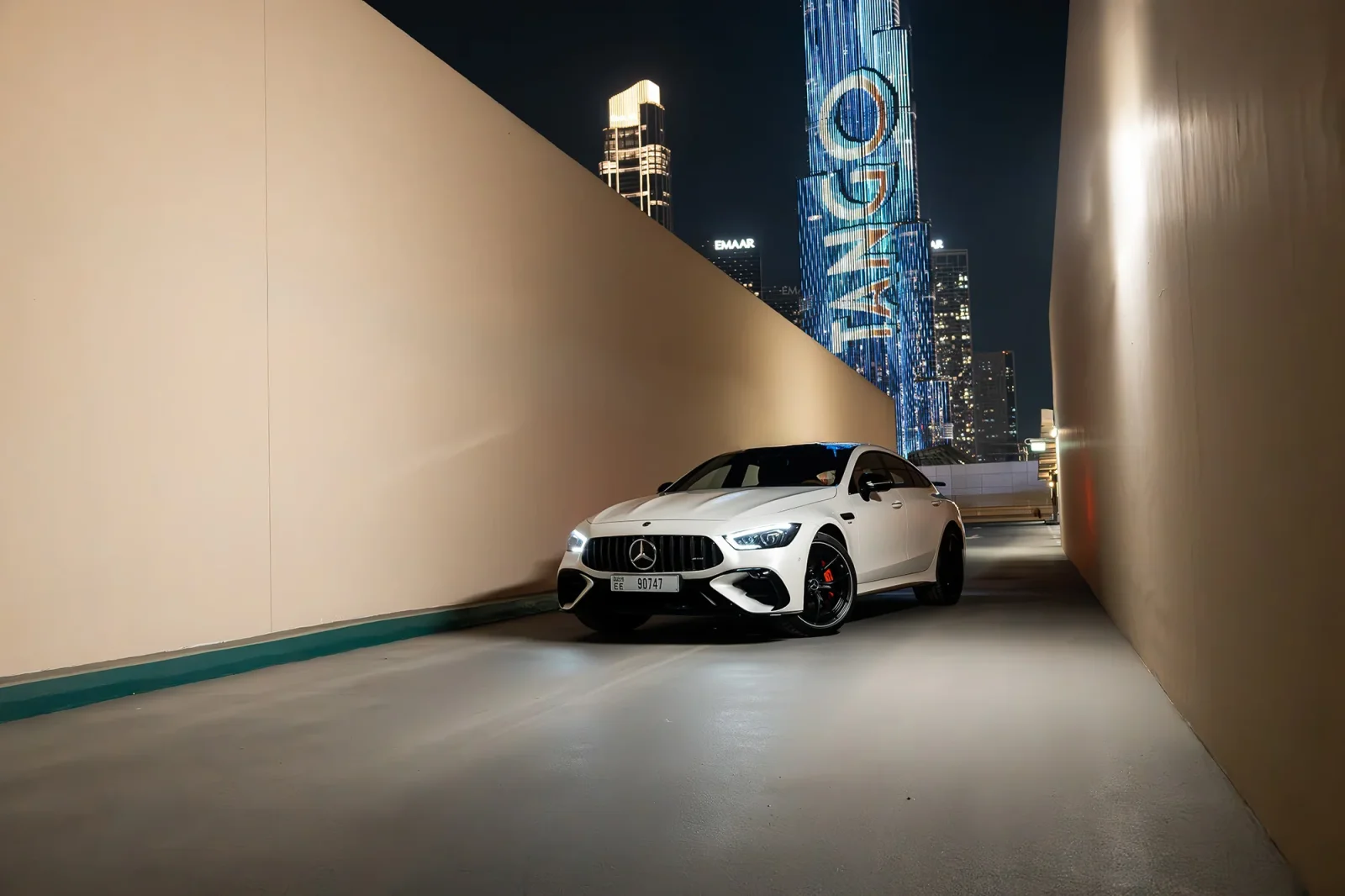 Miete Mercedes-Benz AMG GT 43 Weiß 2023 in der Dubai - 16 