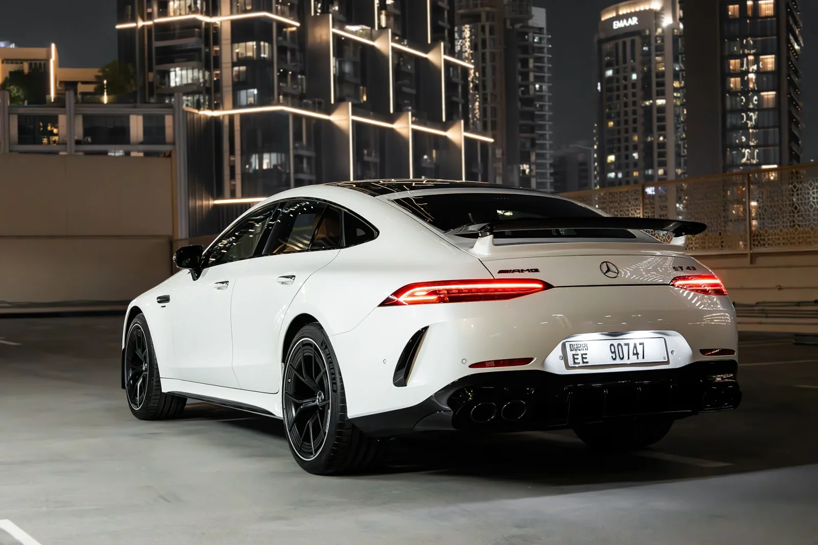 Miete Mercedes-Benz AMG GT 43 Weiß 2023 in der Dubai - 12 